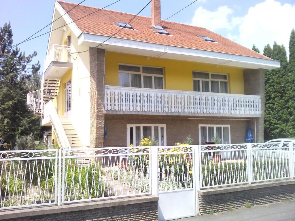 Napfeny Apartment เคสเท ภายนอก รูปภาพ